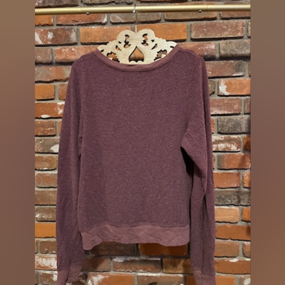 Long sleeve Burgundy comfy sweatshirt.